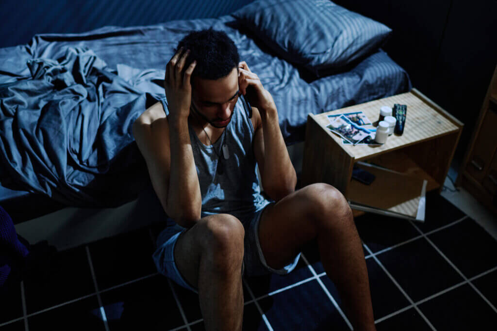 Guy with post traumatic syndrome calling 911 to get consultation