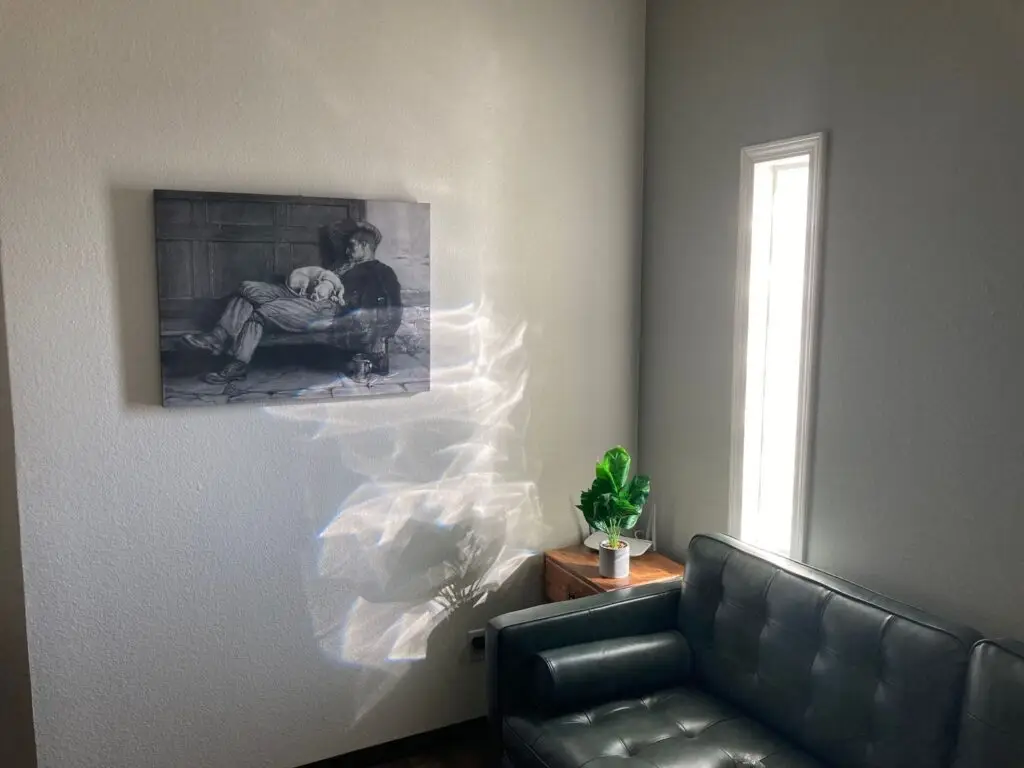 A photo of one of the corners in the psychiatric office of dr michael kuron at mindwell