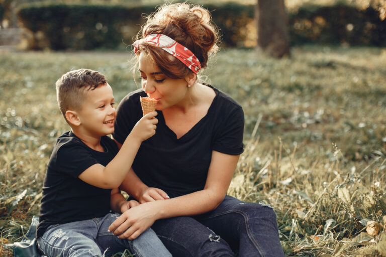 mother with child in las vegas surviving while military husband is deployed